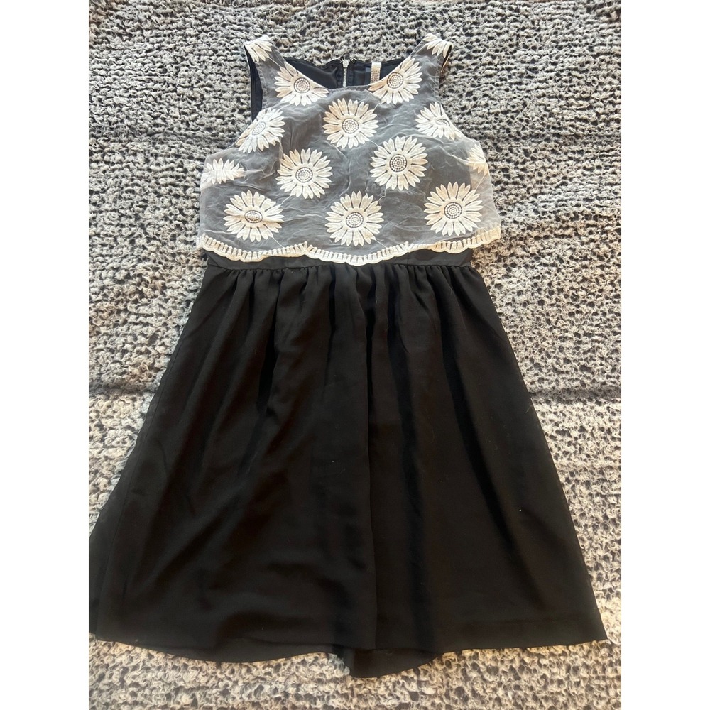 Girl's Black and White Lace Kensie Dress Size M
